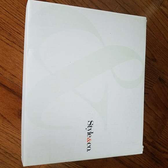 Style&Co Shoes (BRAND NEW!!!) - LIQUIDATION SALE!! - Picture 4 of 6